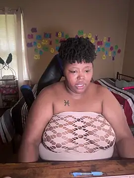 Snapshot of Chocolatebunnyxx96 chatting on 05.18.26 Chocolatebunnyxx96 online show from 05.18.26