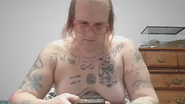 Snapshot of Flutterfli chatting on 01.08.26 Flutterfli online show from 01.08.26