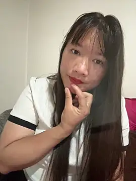 Snapshot of Suni-ii chatting on 04.21.26 Suni-ii online show from 04.21.26