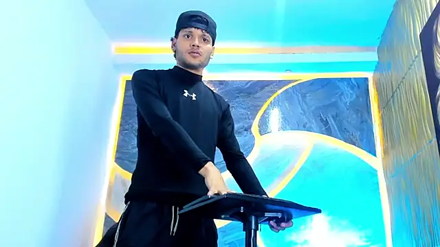 Snapshot of Lucas_hot_20 chatting on 02.12.26 Lucas hot 20 online show from 02.12.26