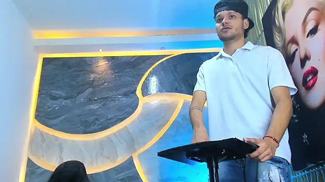 Snapshot of Lucas_hot_20 chatting on 02.14.26 Lucas hot 20 online show from 02.14.26