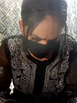 Snapshot of 01Roshani chatting on 02.13.26 01Roshani online show from 02.13.26