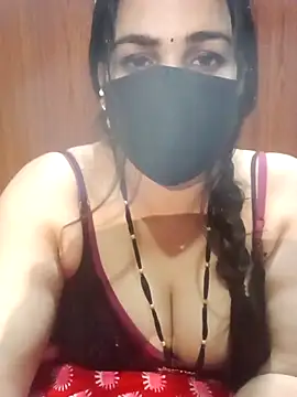 Snapshot of 01Roshani chatting on 02.13.26 01Roshani online show from 02.13.26