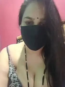 Snapshot of 01Roshani chatting on 05.15.26 01Roshani online show from 05.15.26