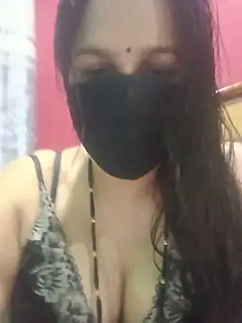 Snapshot of 01Roshani chatting on 05.19.26 01Roshani online show from 05.19.26