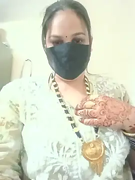 Snapshot of 01Roshani chatting on 05.26.26 01Roshani online show from 05.26.26