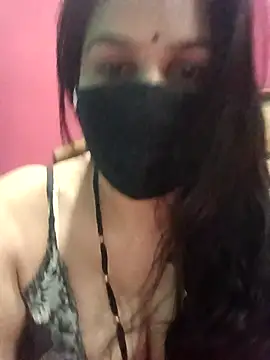 Snapshot of 01Roshani chatting on 06.04.26 01Roshani online show from 06.04.26