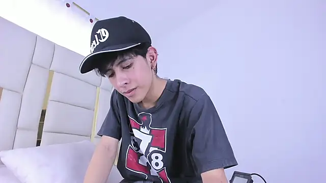 Snapshot of julian_xx chatting on 07.15.26 julian xx online show from 07.15.26