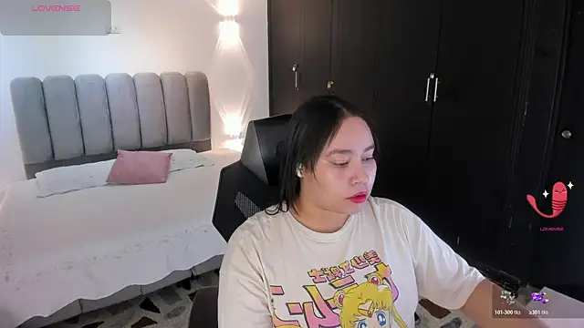 Snapshot of ThaliaBrookss_ chatting on 07.19.26 ThaliaBrookss online show from 07.19.26