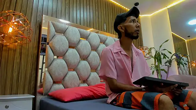 Snapshot of james__walsh chatting on 02.01.26 james walsh online show from 02.01.26