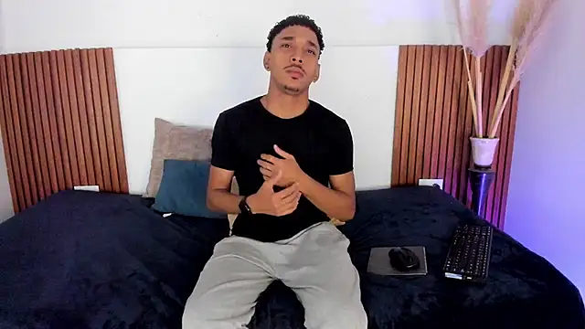 Snapshot of Julian_Dark_ chatting on 02.10.26 Julian Dark online show from 02.10.26