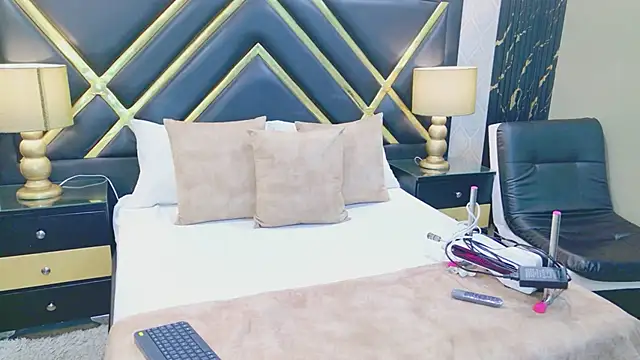 VioletFroost online show from 04.17.26