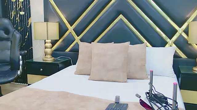 VioletFroost online show from 04.18.26