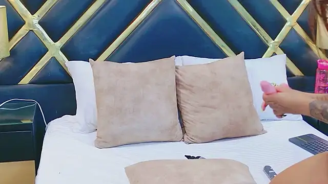 VioletFroost online show from 04.18.26