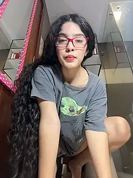 Snapshot of dani_bela chatting on 06.25.26 dani bela online show from 06.25.26