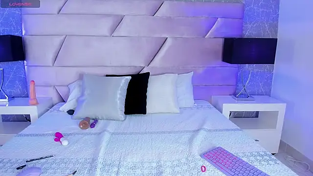 Snapshot of Ivy_Coopper chatting on 01.14.26 Ivy Coopper online show from 01.14.26