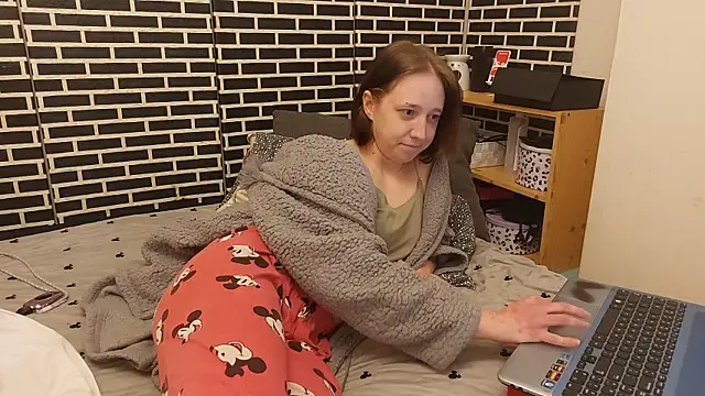 Snapshot of Spatgirl chatting on 02.14.26 Spatgirl online show from 02.14.26