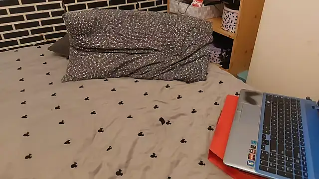 Snapshot of Spatgirl chatting on 02.18.26 Spatgirl online show from 02.18.26