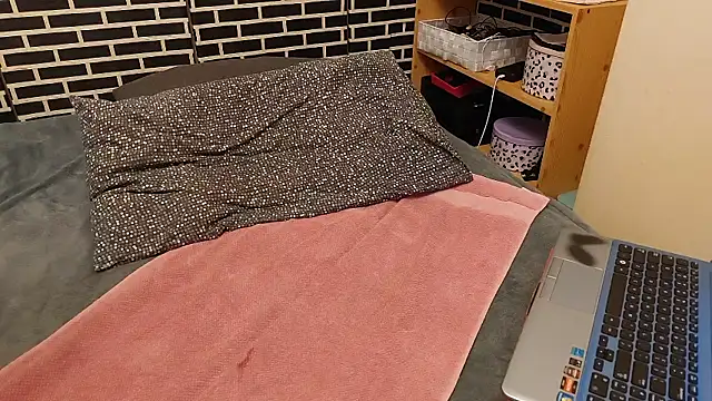 Snapshot of Spatgirl chatting on 03.01.26 Spatgirl online show from 03.01.26