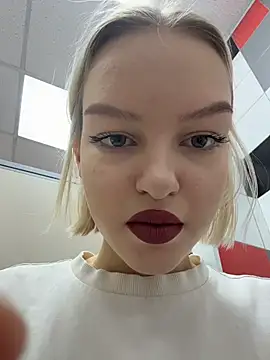 Snapshot of AshleyMur chatting on 02.18.26 AshleyMur online show from 02.18.26