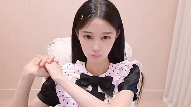 Snapshot of iiiiiiiiiu chatting on 05.24.26 iiiiiiiiiu online show from 05.24.26