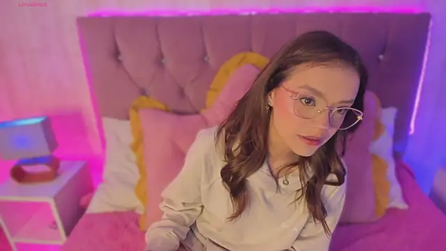 Snapshot of alyy_cut3 chatting on 02.10.26 alyy cut3 online show from 02.10.26