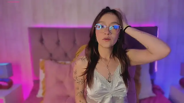 Snapshot of alyy_cut3 chatting on 02.11.26 alyy cut3 online show from 02.11.26