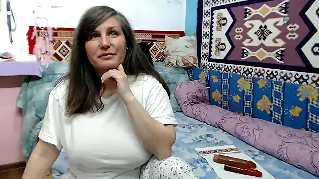 Snapshot of Adelinemilf chatting on 04.28.26 Adelinemilf online show from 04.28.26