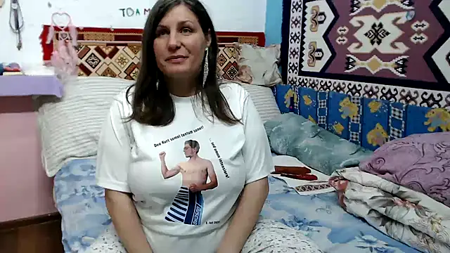 Snapshot of Adelinemilf chatting on 04.29.26 Adelinemilf online show from 04.29.26