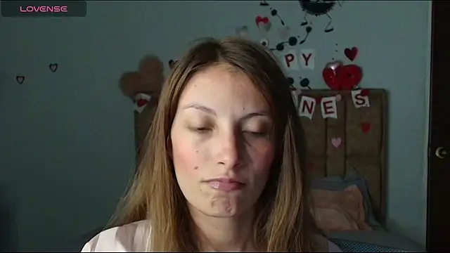 Snapshot of Sweet_moon_v_ chatting on 02.12.26 Sweet moon v online show from 02.12.26