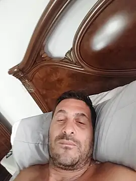 Snapshot of colosone chatting on 09.28.25 colosone online show from 09.28.25