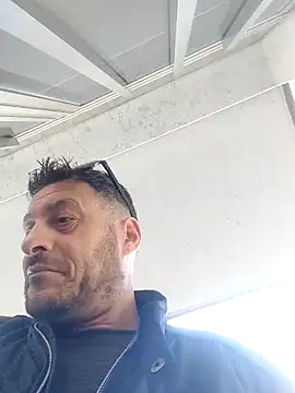 Snapshot of colosone chatting on 10.10.25 colosone online show from 10.10.25