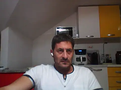 Snapshot of colosone chatting on 10.23.25 colosone online show from 10.23.25