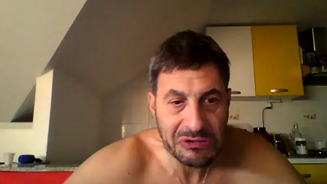 Snapshot of colosone chatting on 11.06.25 colosone online show from 11.06.25