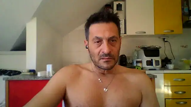 Snapshot of colosone chatting on 05.24.26 colosone online show from 05.24.26
