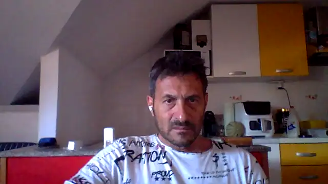 Snapshot of colosone chatting on 06.15.26 colosone online show from 06.15.26
