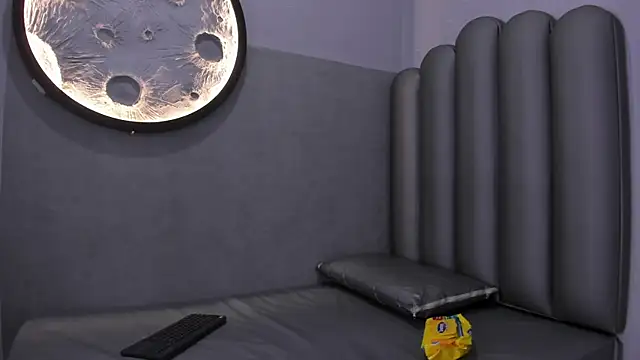 Snapshot of Luna__02 chatting on 02.18.26 Luna 02 online show from 02.18.26