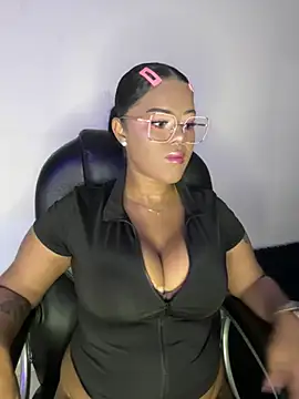 Snapshot of Antonella_03s chatting on 07.20.26 Antonella 03s online show from 07.20.26