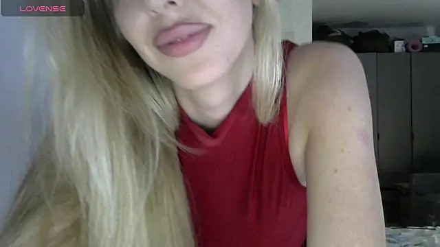 Snapshot of LizaSweetyq chatting on 04.28.26 LizaSweetyq online show from 04.28.26
