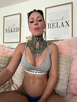 Snapshot of TittenTina chatting on 07.15.26 TittenTina online show from 07.15.26