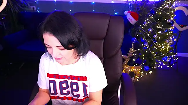 Dafni Monn online show from 12.31.24