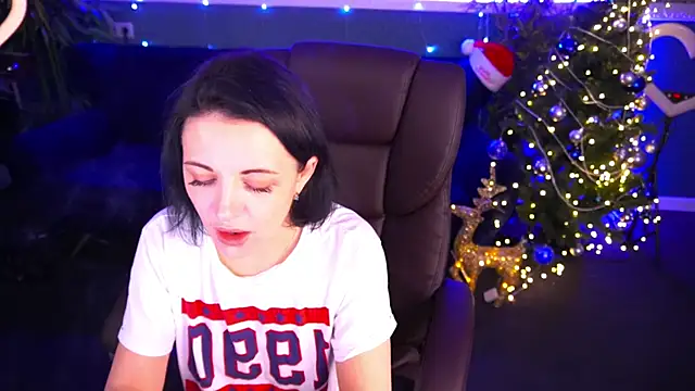 Dafni Monn online show from 12.31.24