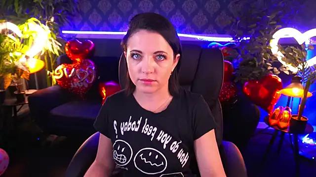 Dafni Monn online show from 02.06.25