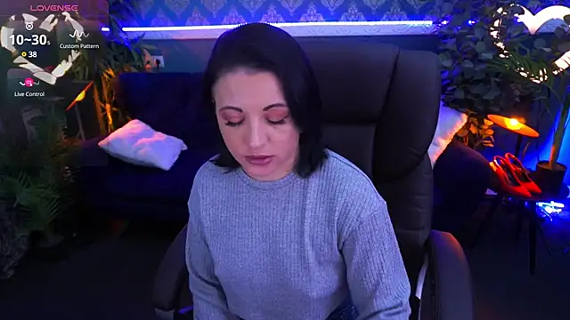 Dafni Monn online show from 03.23.25