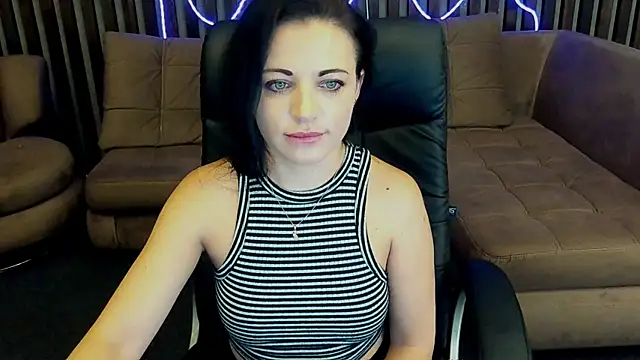 Dafni Monn online show from 09.23.25