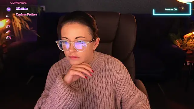 Dafni Monn online show from 11.07.25