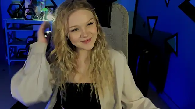 ChloeWhite online show from 04.07.26