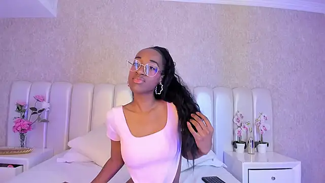 Snapshot of Julianiita_ chatting on 02.14.26 Julianiita online show from 02.14.26