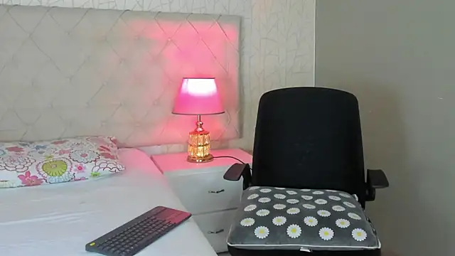 Snapshot of TinyRosee chatting on 02.05.26 TinyRosee online show from 02.05.26