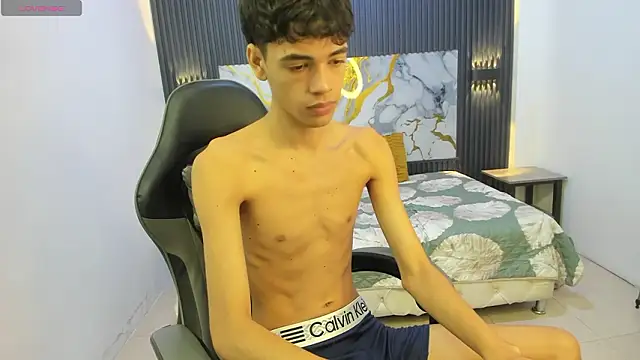 Dark Desiree18 online show from 02.15.26